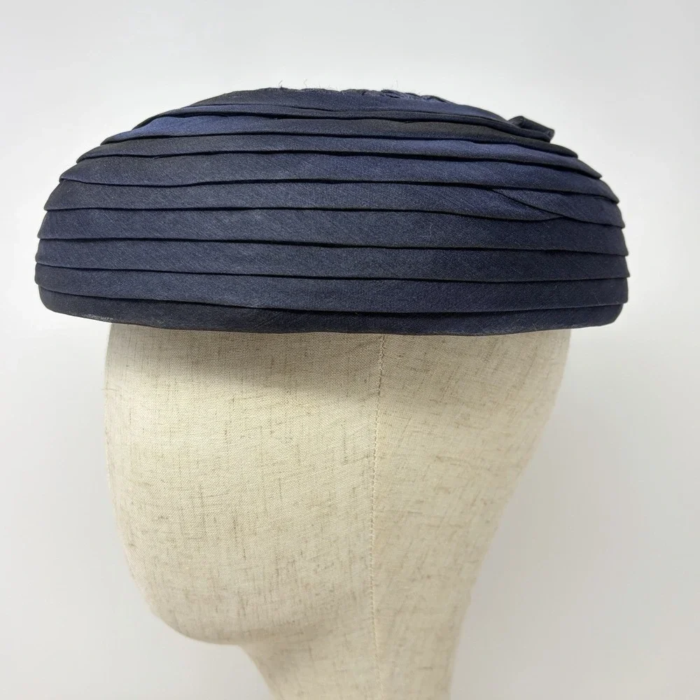 Vintage 1960s Navy Pillbox Hat Raffia Silk Faille Size 22 Jackie‎ O Style